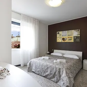 https://brick-house-treviso.hotelslidodijesolo.com